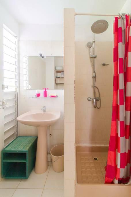 Superbe Studio Avec Jacuzzi Prive Apartamento Sainte-Anne Exterior foto